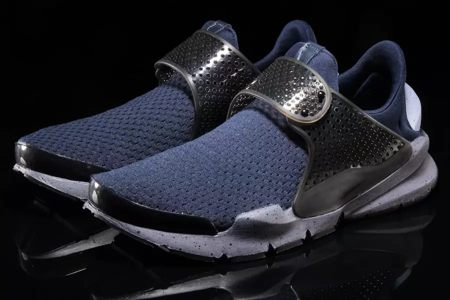 Шкарпетки Nike Sock Dart SE у кольорах Obsidian і Glacier Grey