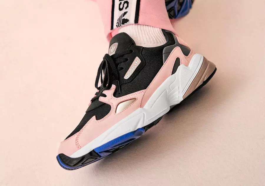 Kylie Jenner adidas Falcon Black Pink B28126 Datum vydání