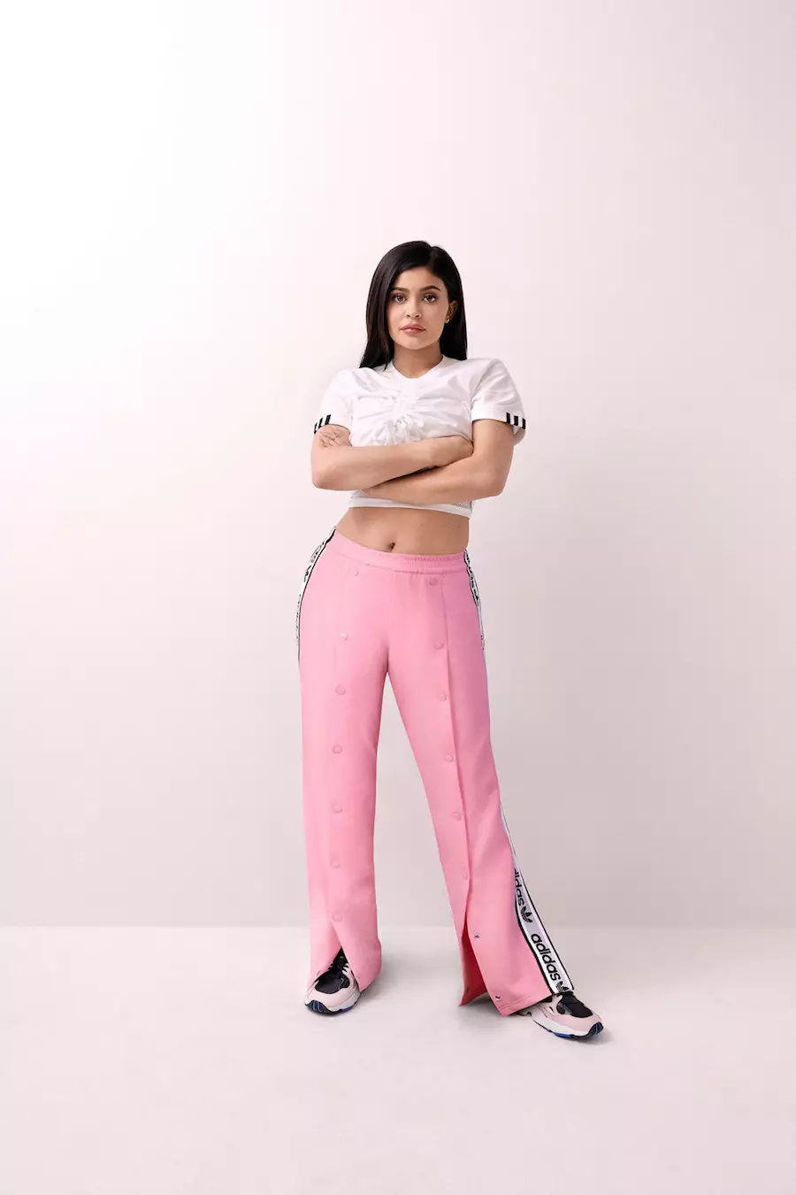 Kylie Jenner Datum izdaje adidas Falcon Black Pink B28126