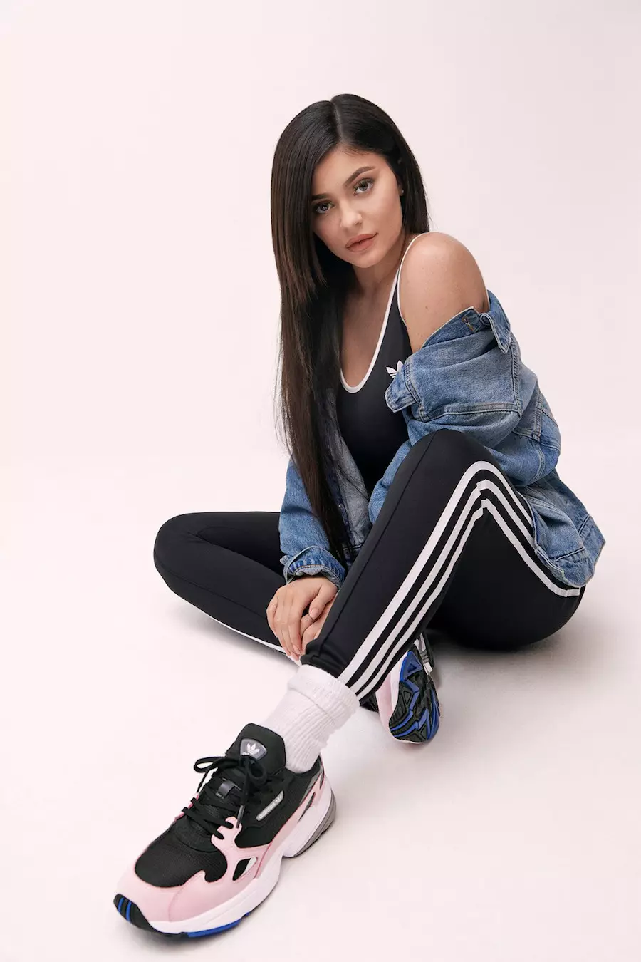 Kylie Jenner adidas Falcon Negras Rosas B28126 Fecha de lanzamiento