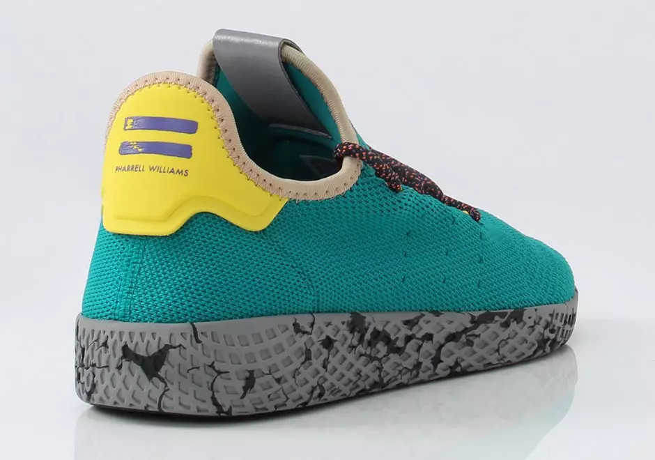 Pharrell x adidas Tennis Hu Summer 2017 Дата выпуску Цана $130 Код стылю: BY2671 (светла-блакітны) Код стылю: BY2672 (карычневы) Код стылю: BY2673 (шматкаляровы) Код стылю: CQ1872 (сіні)