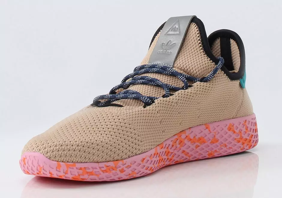 Pharrell x adidas Tennis Hu Kesä 2017 Julkaisupäivä Hinta 130 $ Tyylikoodi: BY2671 (vaaleansininen) Tyylikoodi: BY2672 (ruskeanruskea) Tyylikoodi: BY2673 (monivärinen) Tyylikoodi: CQ1872 (sininen)