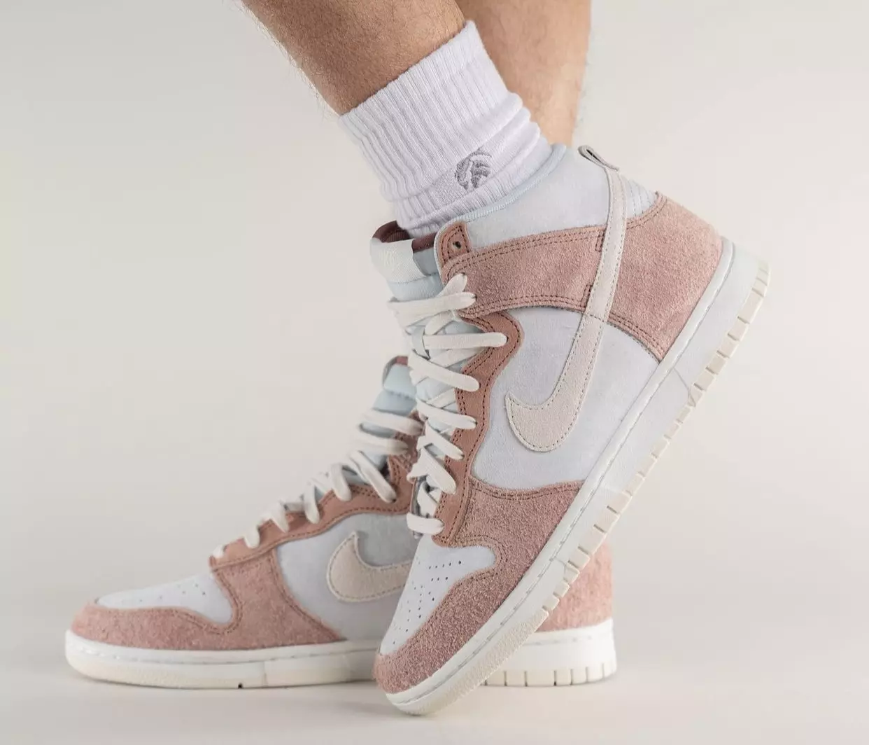 Nike Dunk High Fossil Rose DH7576-400 Datum vydání na nohou