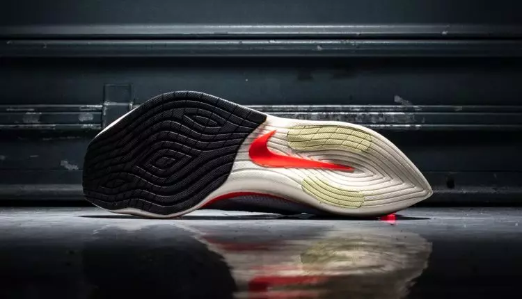 Nike Zúmáil Vaporfly mionlach