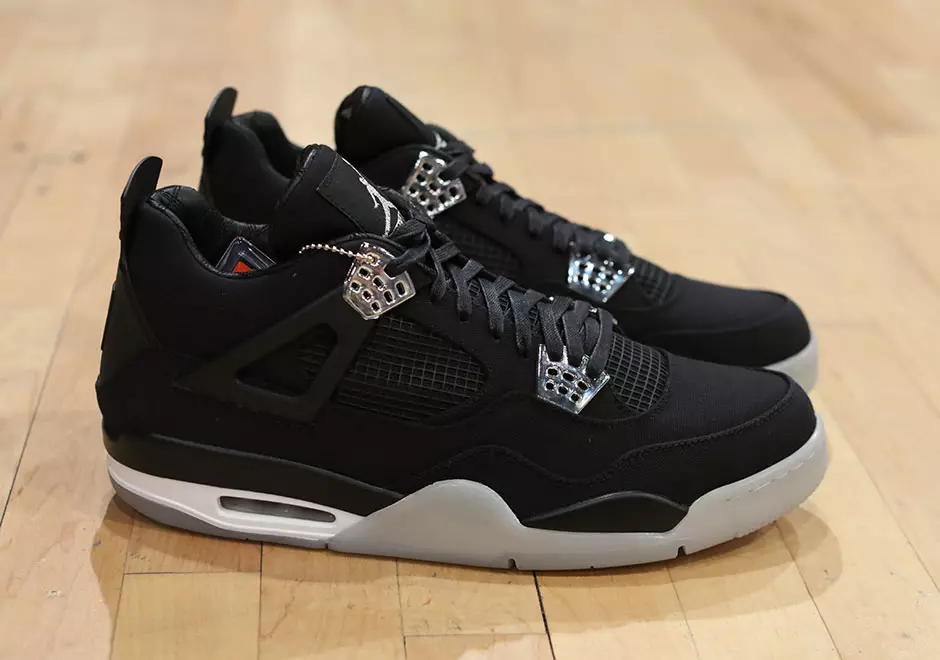 Патиките ги фатија рацете на Eminem x Carhartt x Air Jordan 4