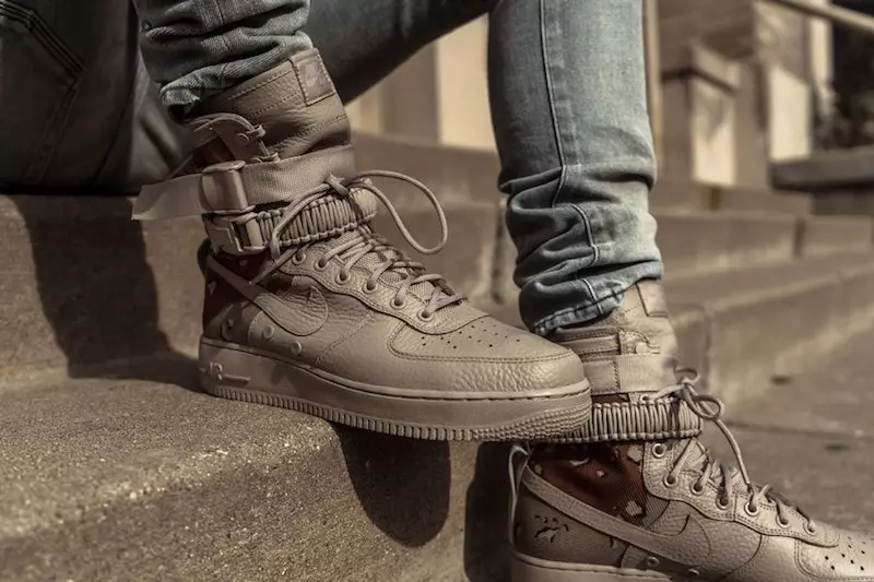 Ayaklarda Nike SF-AF1 Desert Kamuflajı