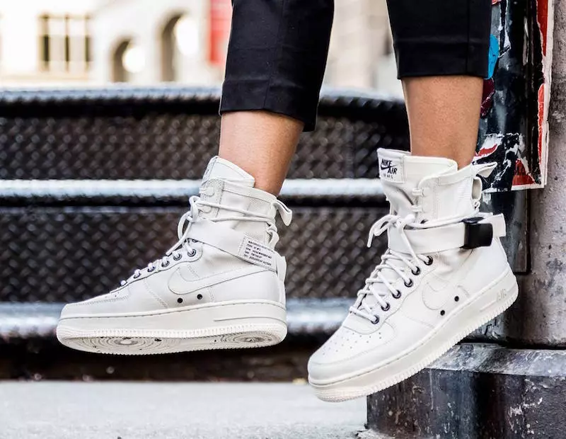 Fotografie Nike Special Field Air Force 1 On-Feet