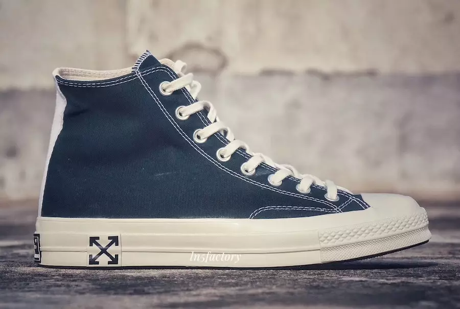 Chuck Taylors de culoare albă