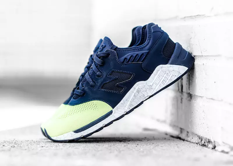 Το New Balance 009 κυκλοφορεί σε Navy and Lime Glow