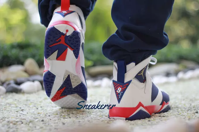 Jordan 7 Tinker alternativo nos pés