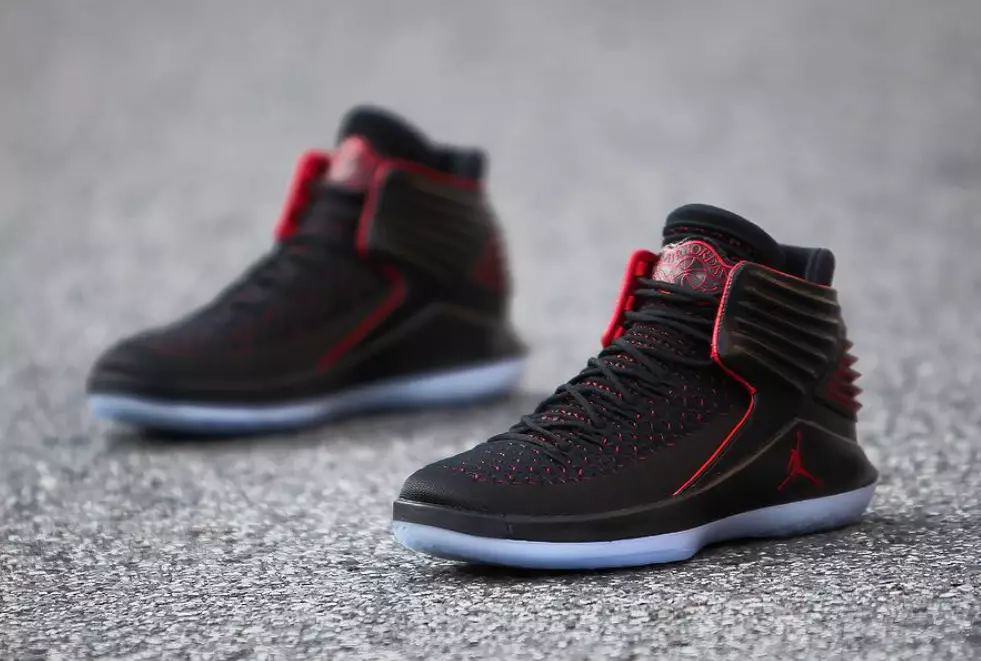 Air Jordan 32 Bred тыйым салынған AA1253-001