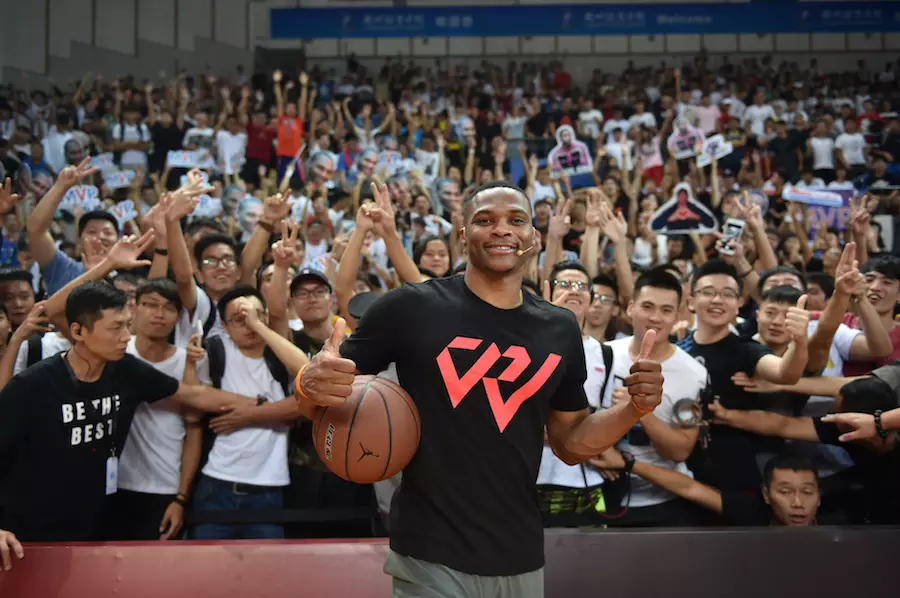 Russell Westbrook gaat naar Shanghai om de Air Jordan 32 . te onthullen