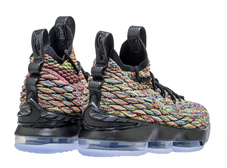 LeBron 15 voćnih šljunka crni 897648-901