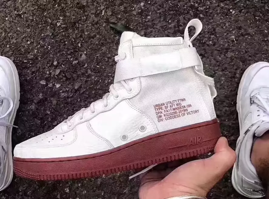 Nike SF-AF1 Mid փղոսկրի և մուգ կարմիրի գույներով