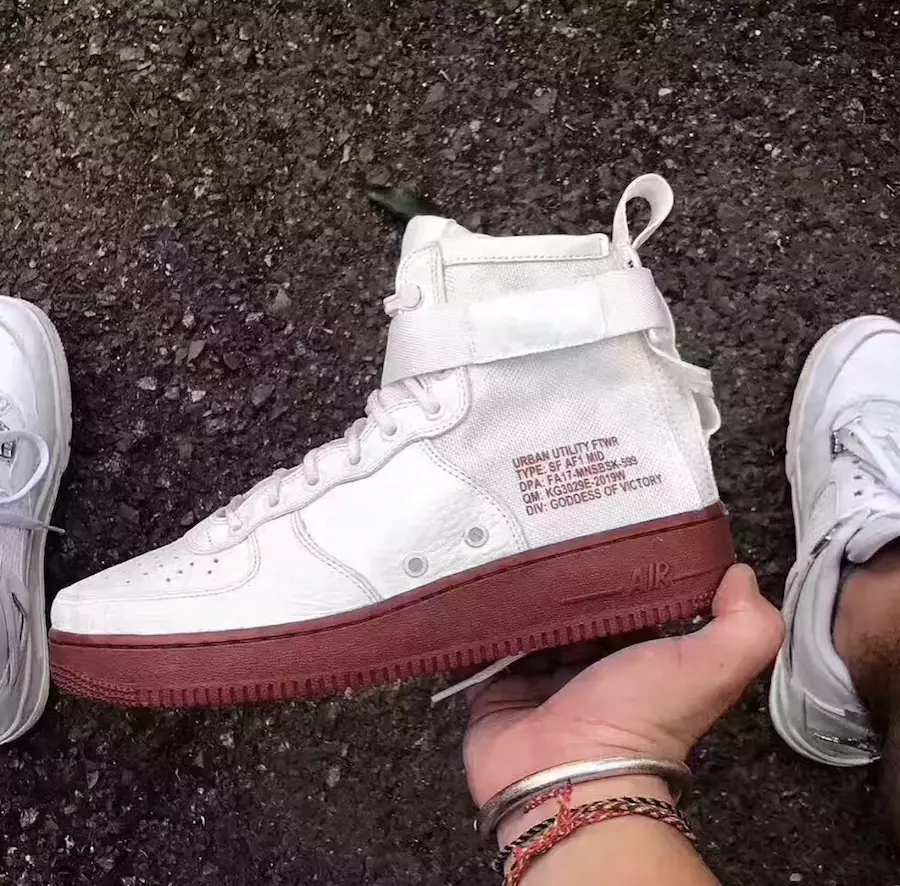 Nike SF-AF1 मिड आइवरी डार्क रेड