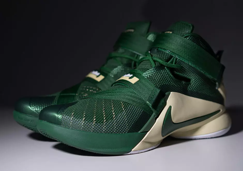 Nike LeBron Saighdiúir 9 SVSM