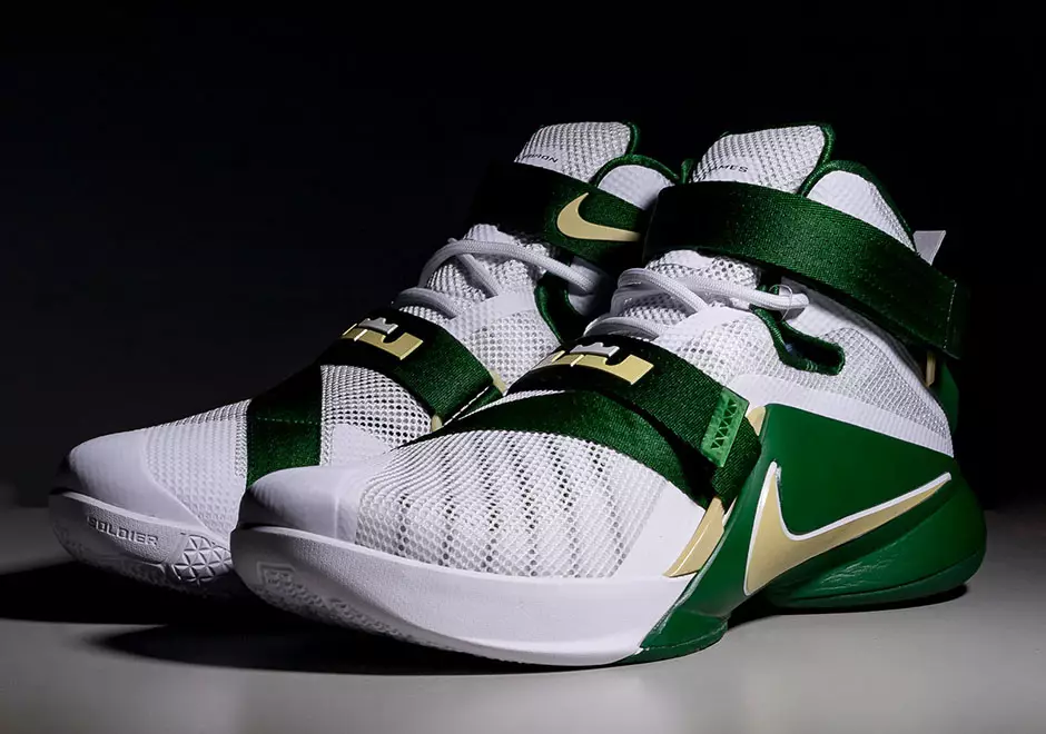 Nike LeBron Saighdiúir 9 SVSM