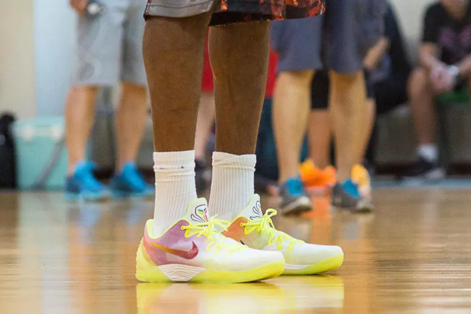 Kobe Bryant debuterer med Nike Kobe Venomenon 5