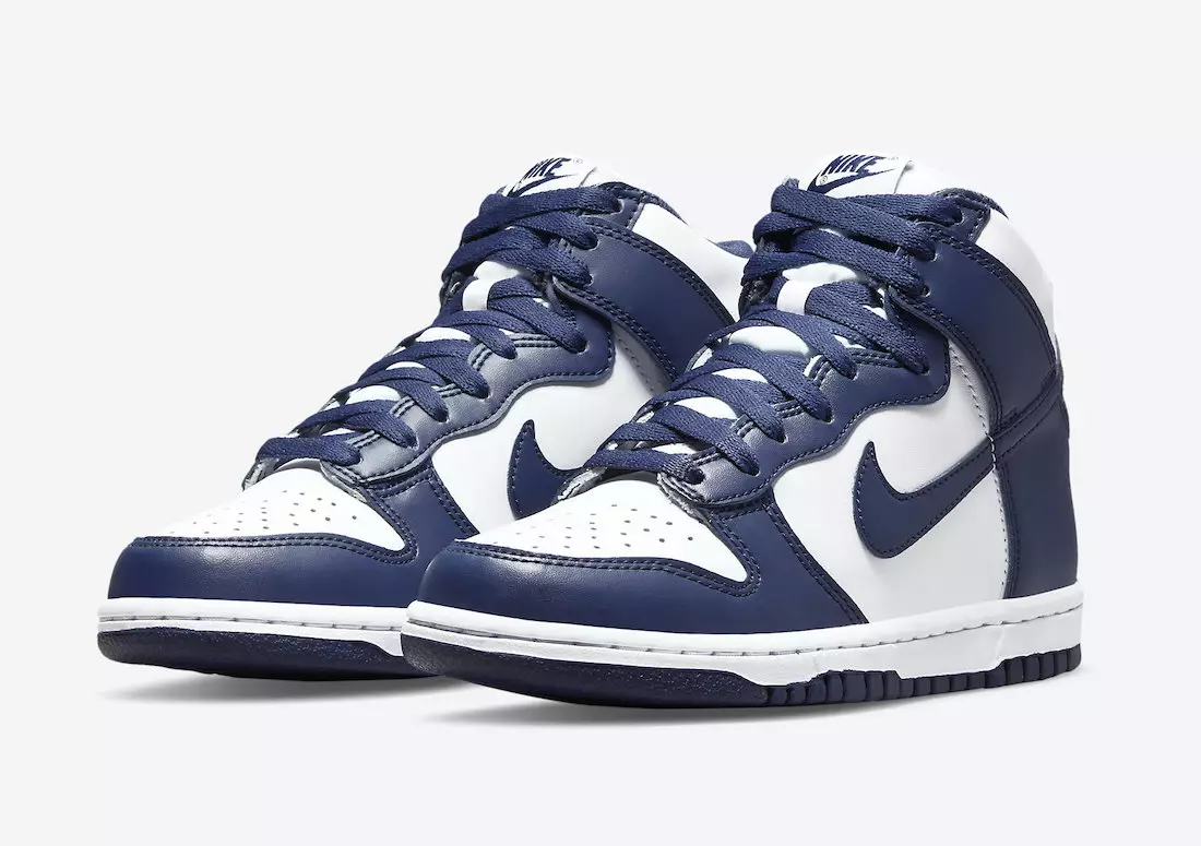 Nike Dunk High kuvatakse mere- ja valgena