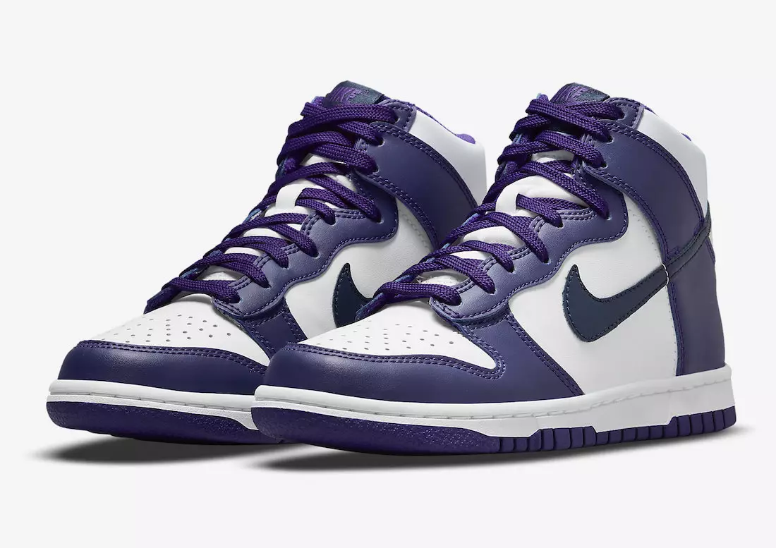 „Nike Dunk High“ yra tamsiai ir violetinės spalvos