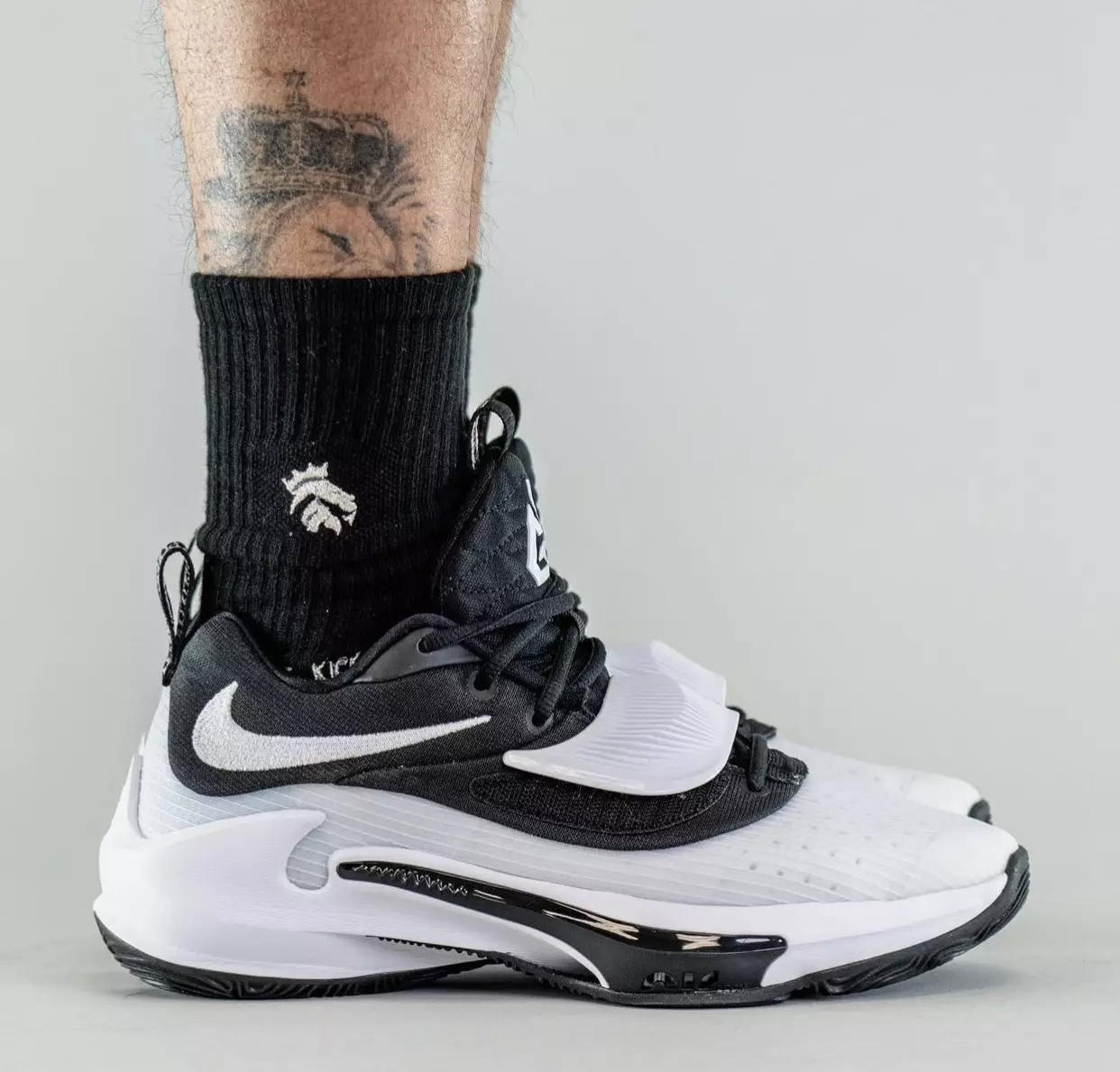 Nike Zoom Freak 3 Black White DM7378-001 Útgáfudagur á fótum