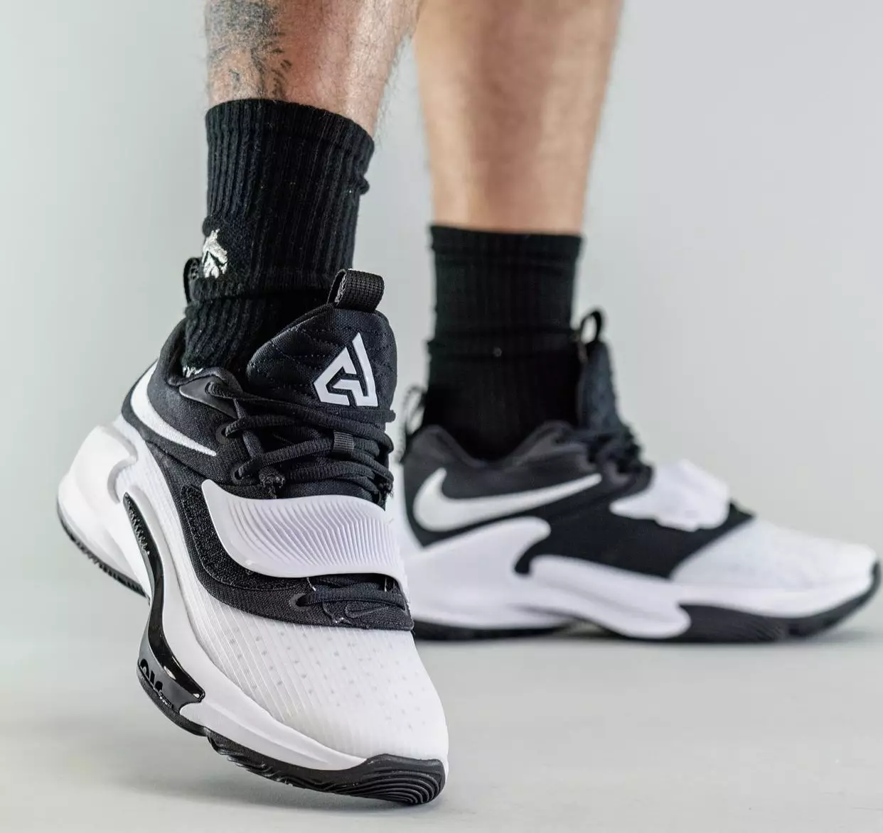 Nike Zoom Freak 3 Black White DM7378-001 Útgáfudagur á fótum