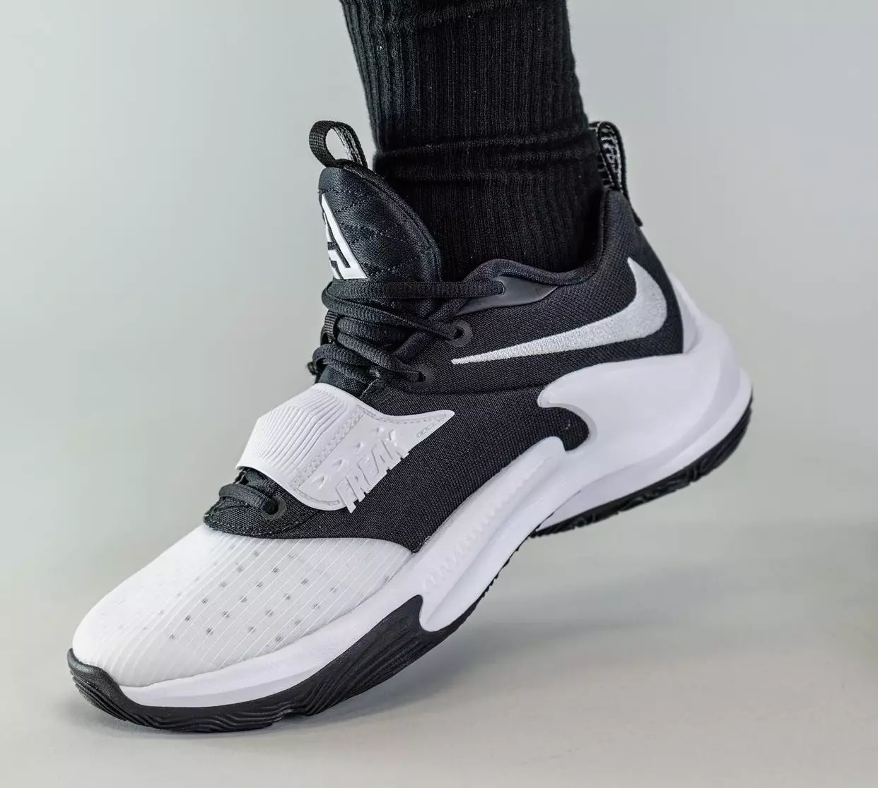 Nike Zoom Freak 3 Black White DM7378-001 Data premiery On-Feet