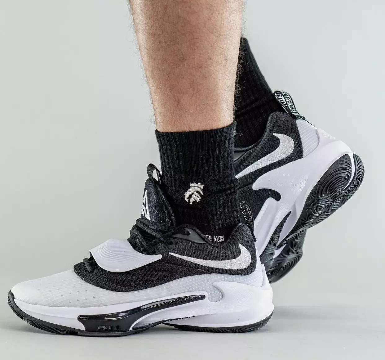 تاریخ انتشار Nike Zoom Freak 3 Black White DM7378-001 On-Feet