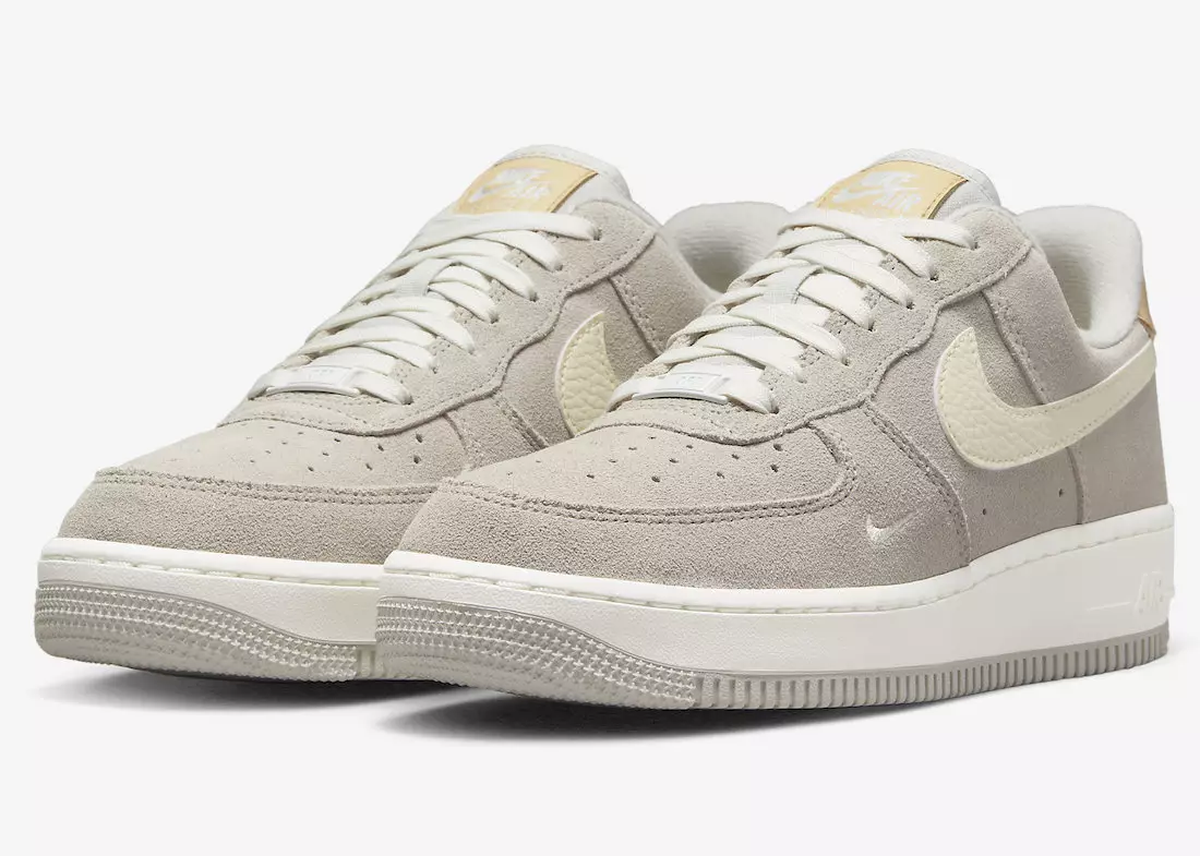 Nike usa camurça e couro caído neste Air Force 1