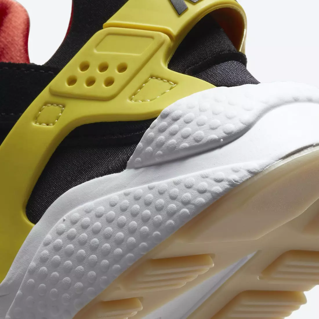 Nike Air Huarache GS har en Nike Day DO5873-001 Releasedatum