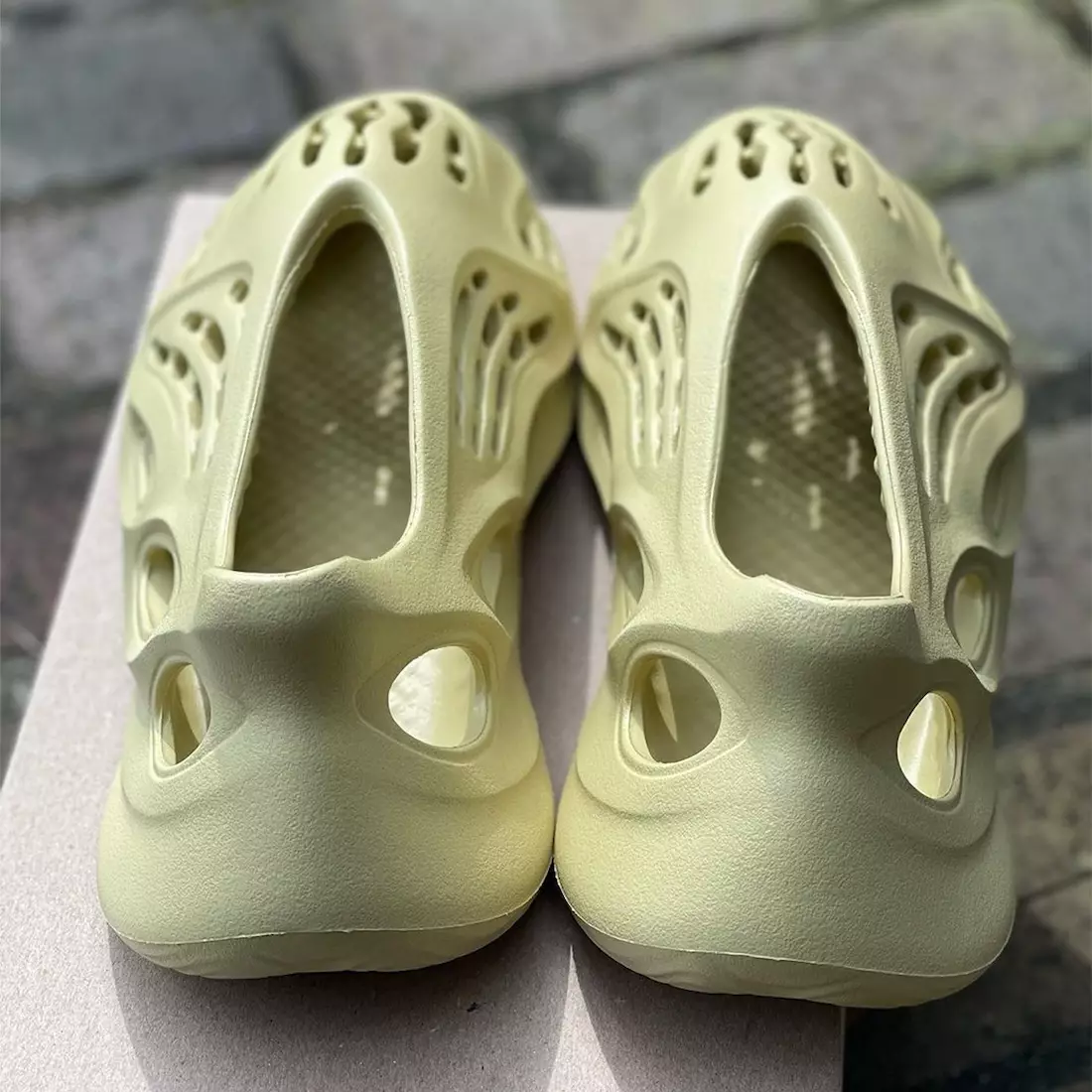 adidas Yeezy Foam Runner Sulfur GV6775 Թողարկման ամսաթիվ