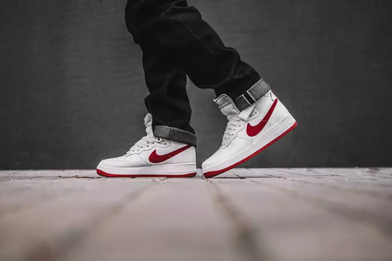 фото на ногах-nike-air-force-1-high-nai-ke-4