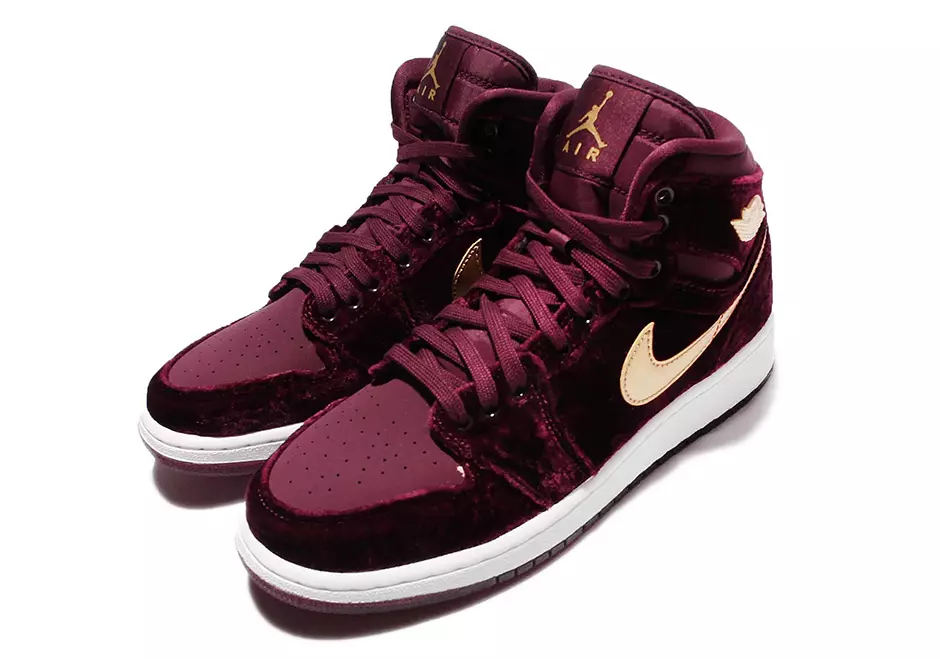 حذاء Air Jordan 1 Velvet Heiress Night Maroon Metallic Gold