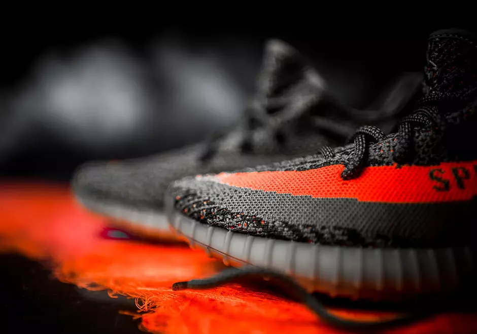 adidas Yeezy 350 Boost V2 расталған қолданбаның шығарылымы