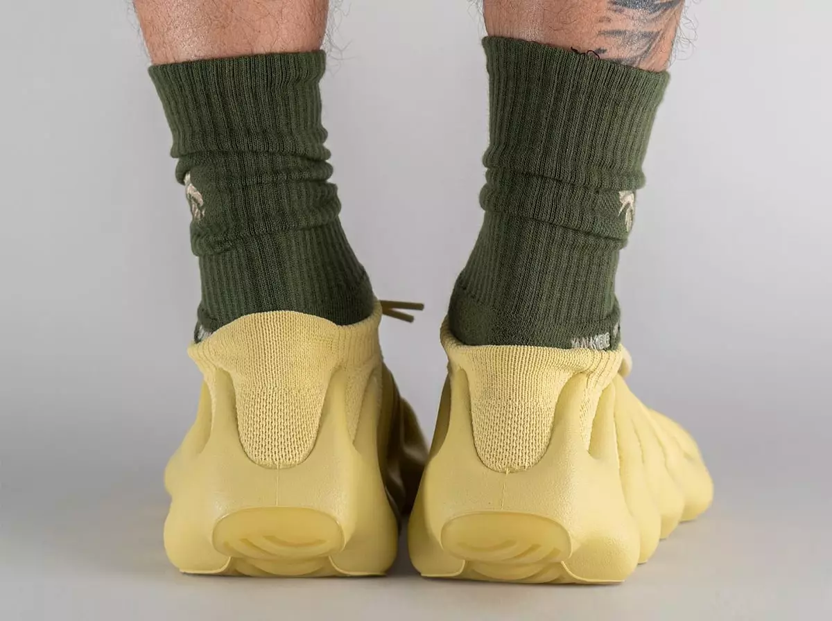 adidas Yeezy 450 Kükürd Buraxılış Tarixi Ayaqlarda