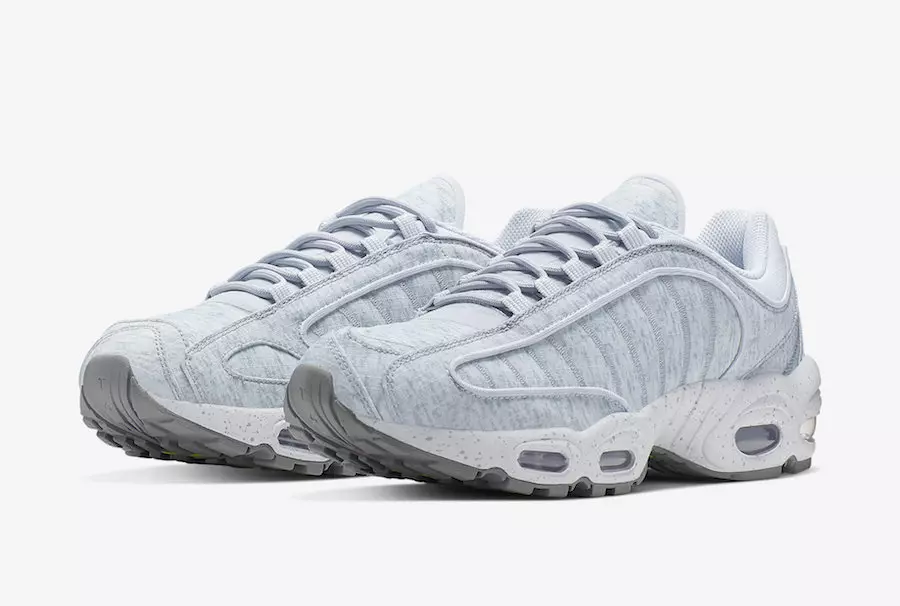 تضيف Nike درجات اللونين الأزرق والرمادي إلى حذاء Air Max Tailwind 4 SP