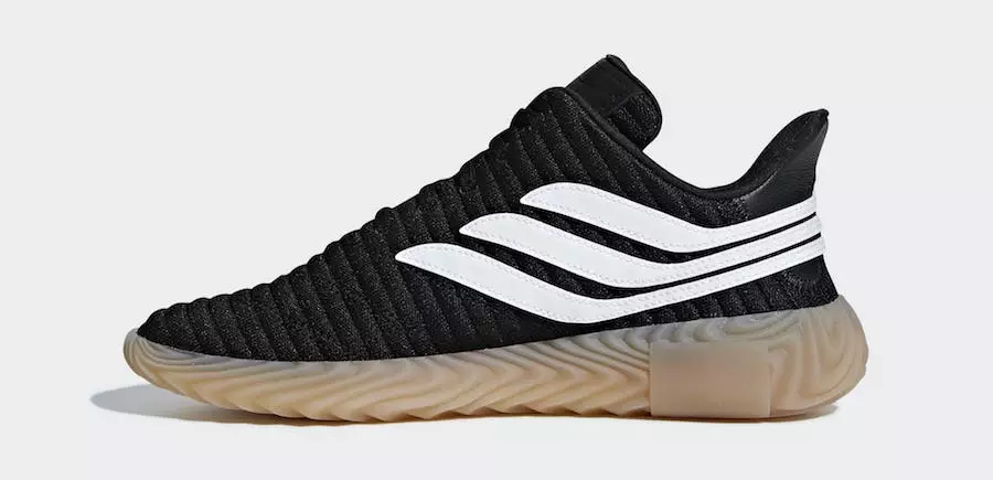 Data de llançament d'adidas Sobakov Black Gum AQ1135