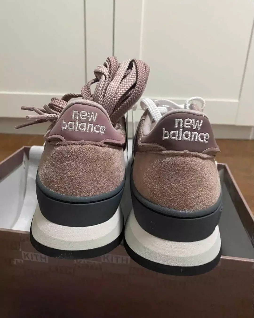 Kith New Balance 990v1 Dusty Rose M990KT1 Releasedatum