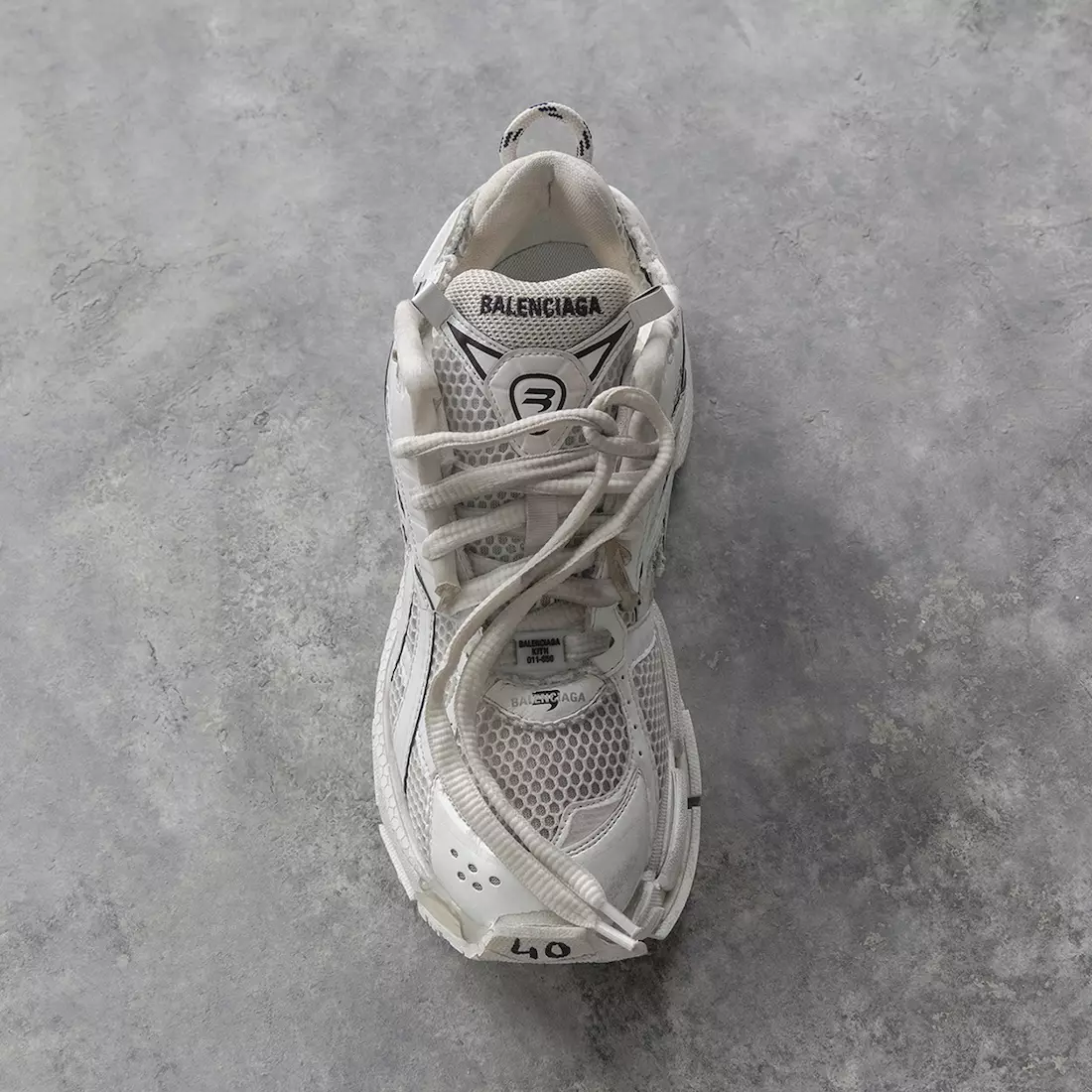 Санаи барориши Balenciaga Runner