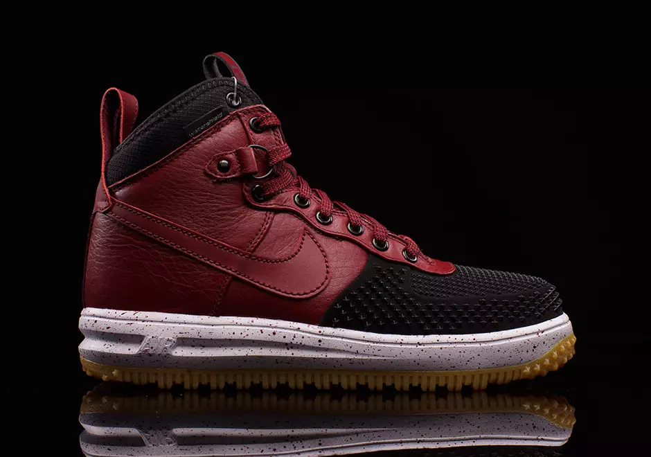 A Nike Lunar Force 1 Duckboot „Team Red” már széles körben elérhető