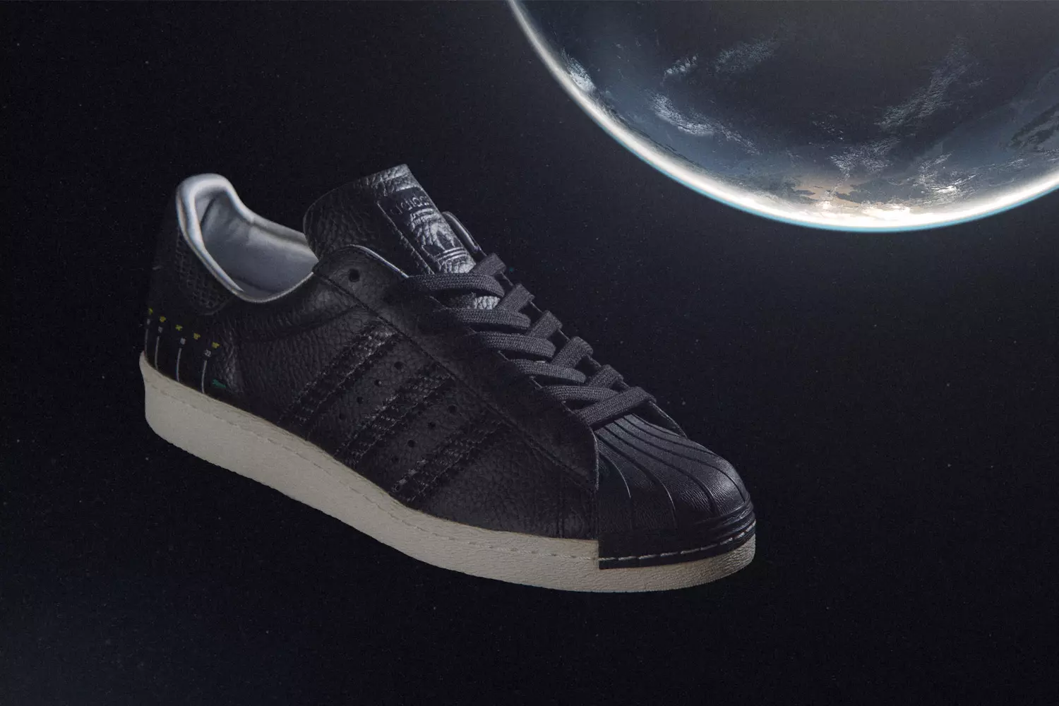 İdman ayaqqabısı adidas Swedish Satellite Pack