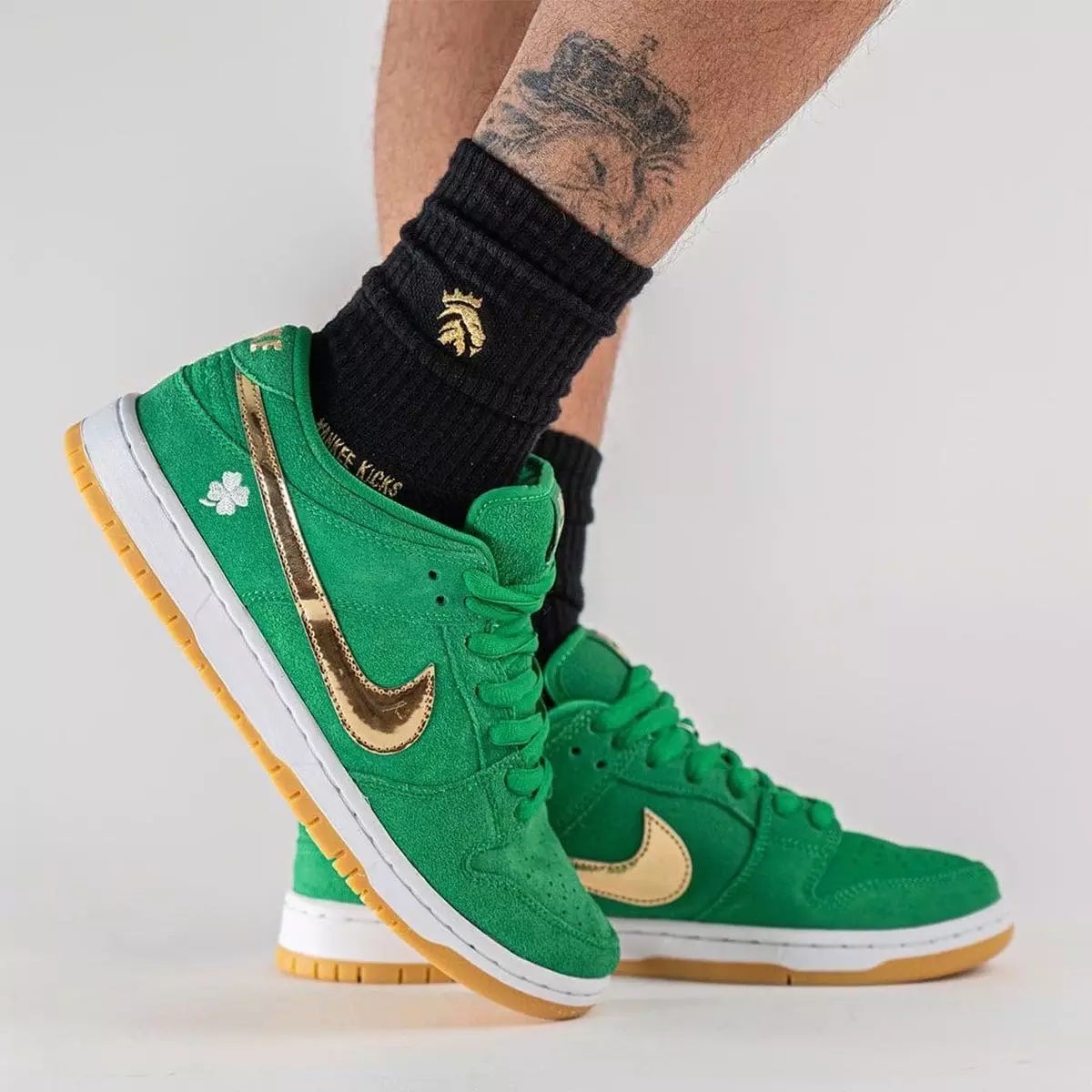 Nike SB Dunk Low St. Patricks Day BQ6817-303 Release Date on-feet