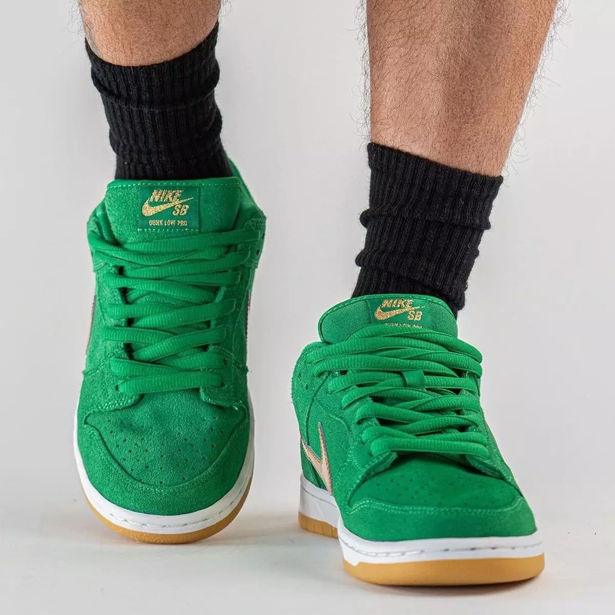 Nike SB Dunk Low St. Patricks Day BQ6817-303 Utgivelsesdato på føttene