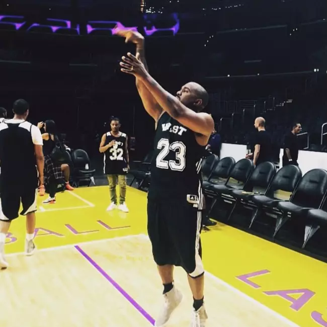 Kanye West adidas Yeezy basketbol krossovkalari