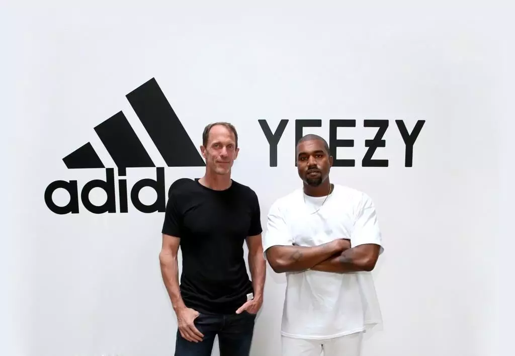 Nýtt samstarf Kanye West við adidas gæti gert hann að milljarðamæringi