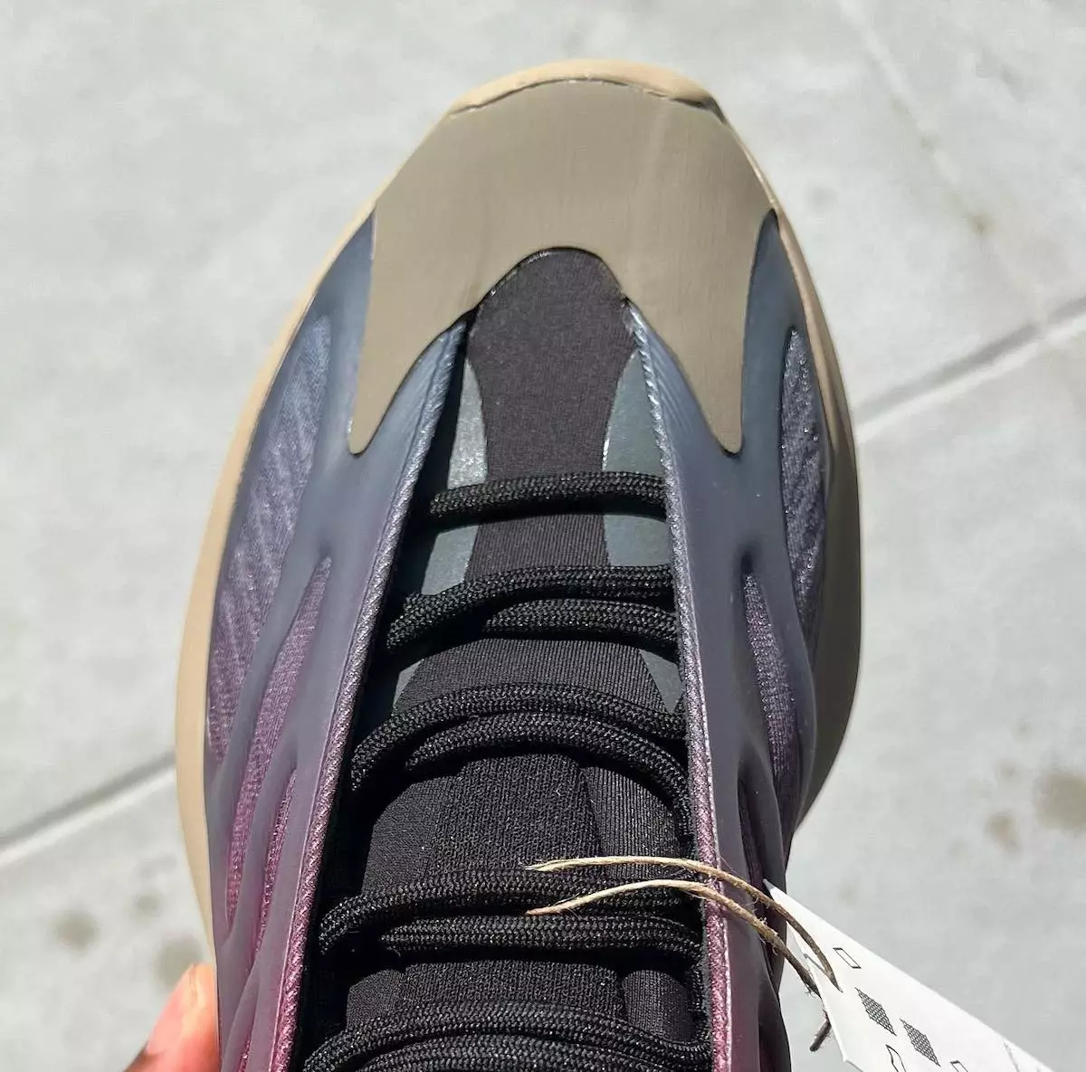 adidas Yeezy 700 V3 Fade Carbon GW1814 Թողարկման ամսաթիվ