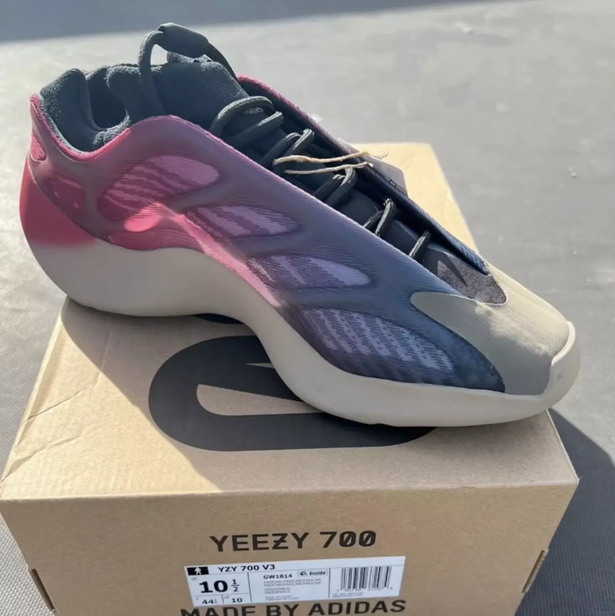 adidas Yeezy 700 V3 Fade Carbon GW1814 Date de sortie