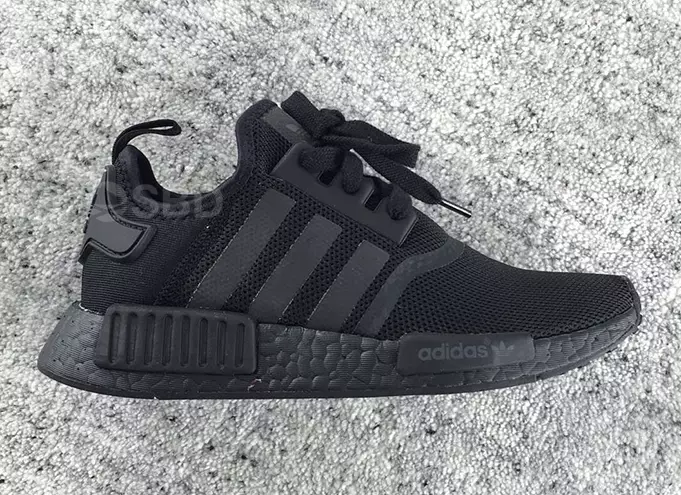 adidas NMD_R1 тройной черный