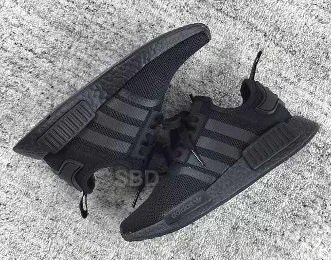 adidas NMD_R1 טריפל שחור