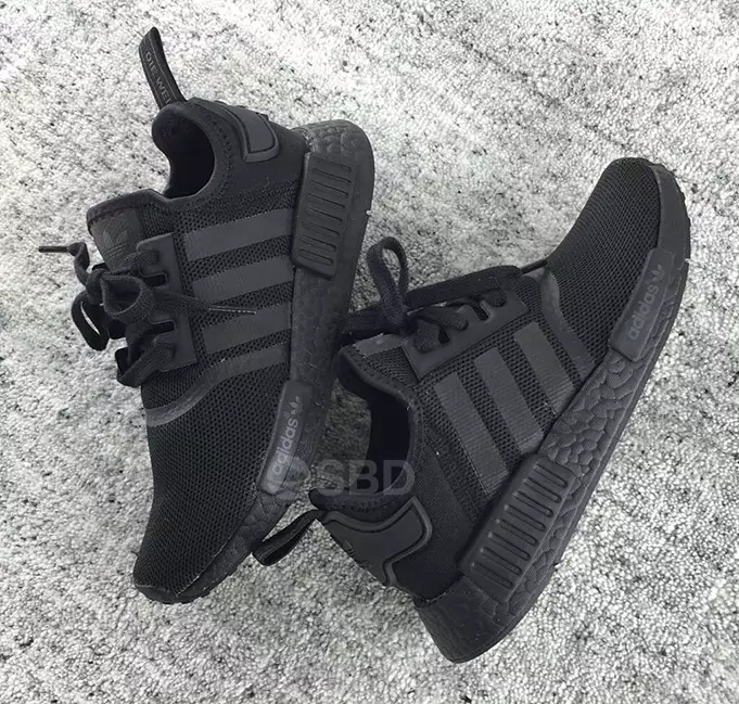 adidas NMD_R1 트리플 블랙